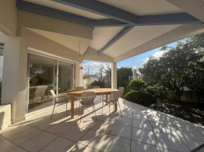 PORT CAMARGUE - JOLIE VILLA POUR 6 PERSONNES CLIMATISEE AVEC JARDIN ET PARKING